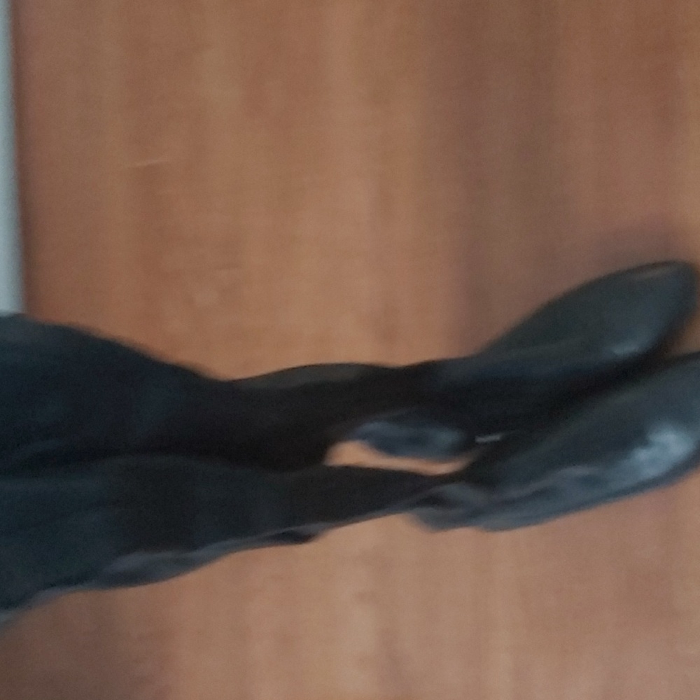 Shoe - Picture 2 of 2